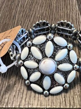 Silver-Tone White Stone Floral Stretch Bracelet - Women's Jewelry